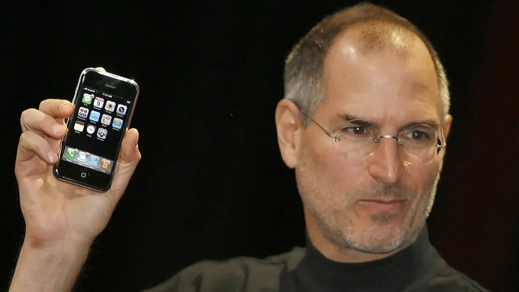 Chiếc điện thoại đầu tiên trên thế giới ra đời từ bao giờ? 4 Su Phat Trien Cua Dien Thoai Ngay Nay