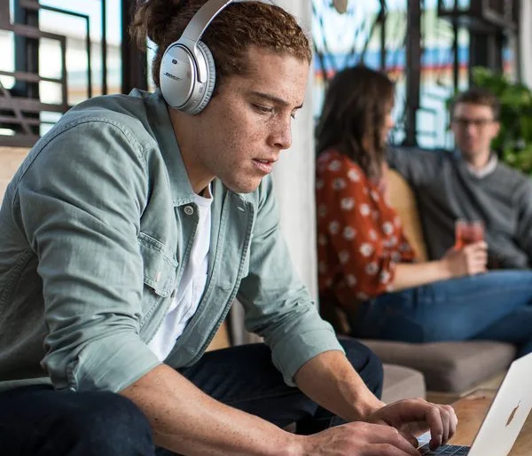 5 tai nghe chụp tai chống ồn hiệu quả nhất 4 Tai Nghe Chong On Bose QuietComfort 35 II